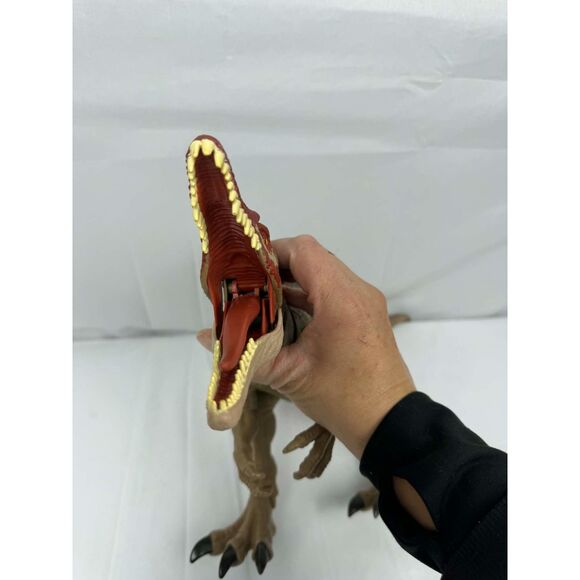 Jurassic World Legacy Extreme Chompin' Spinosaurus Action Figure Toy - Picture 7 of 7